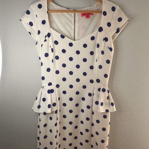 Betsy Johnson women’s white Peplum dress with royal polka dots, size 6. NWT - Picture 2 of 11